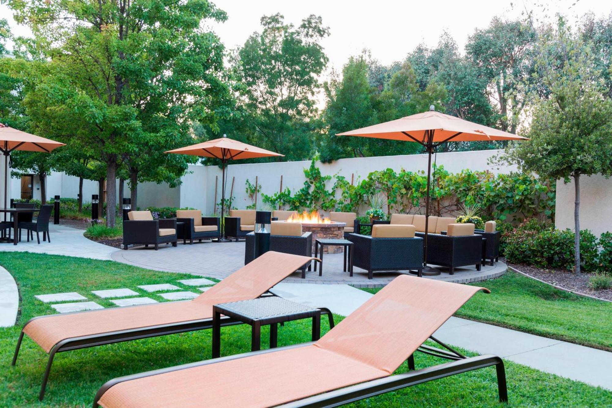 Courtyard By Marriott Ливърмор Екстериор снимка